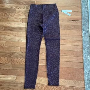 Danielle k size small leggings in maroon.